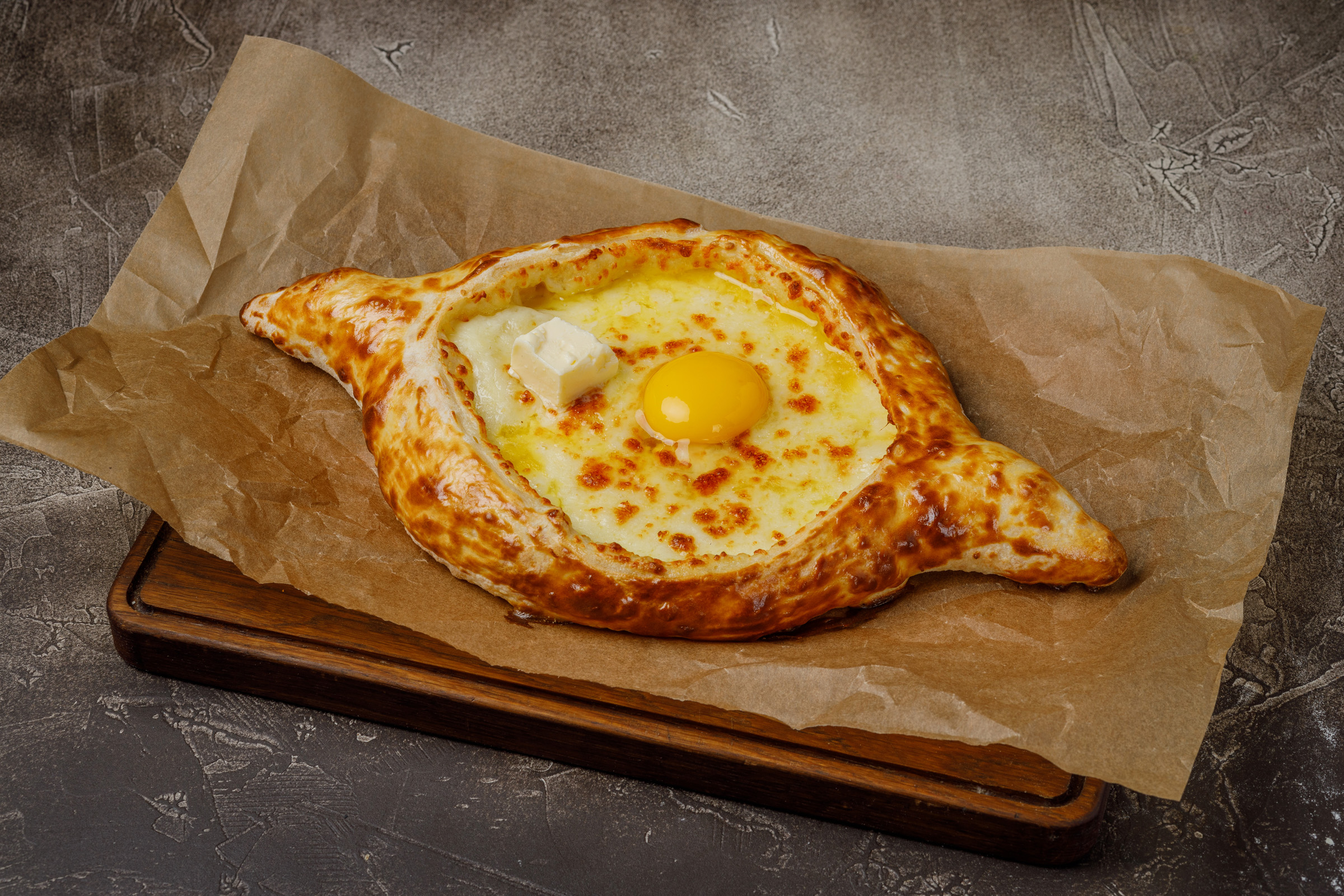 Хачапури (аджарский, лодочка с сыром)